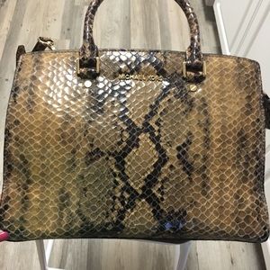 Michael Kors Hang Bag